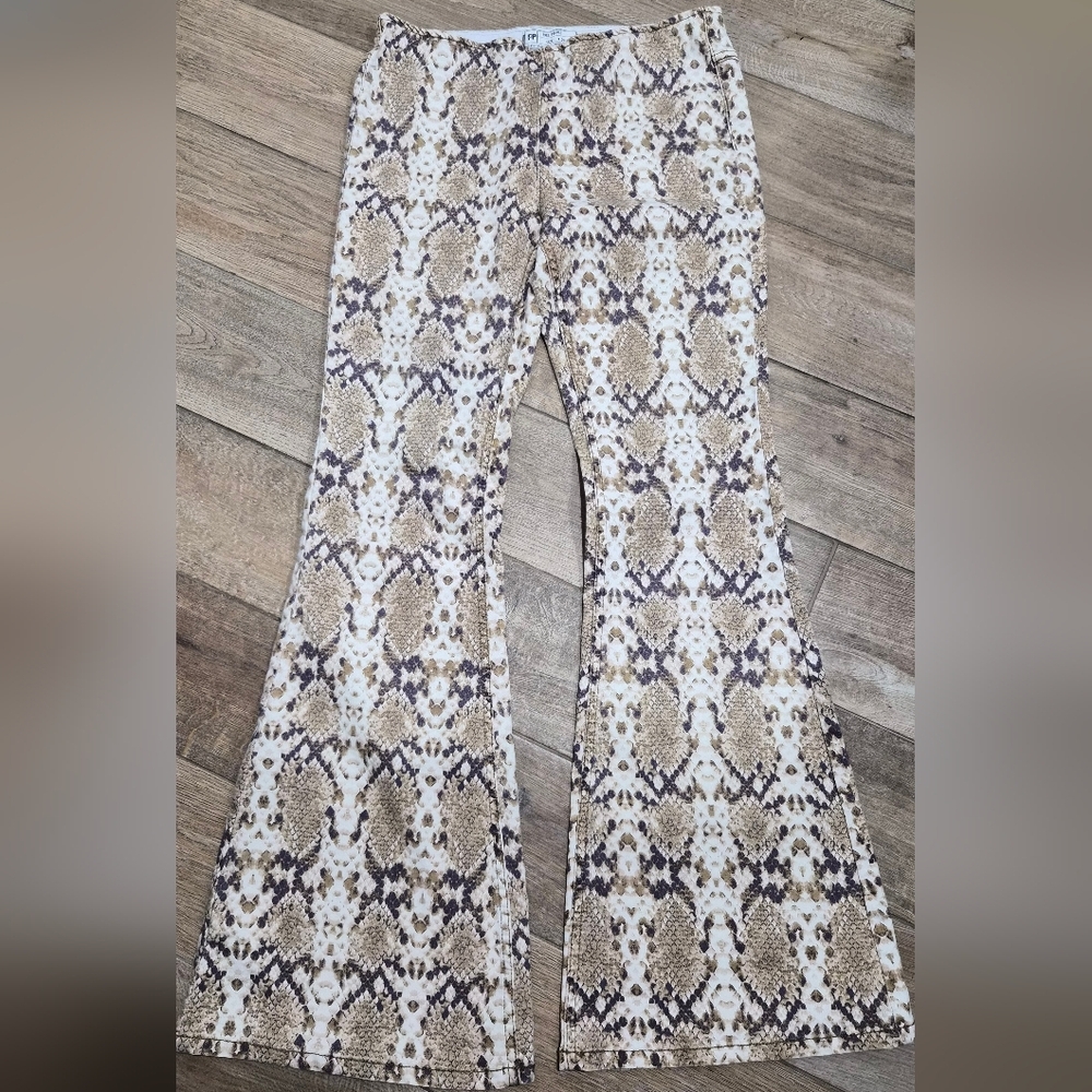 Free People Snakeskin Bell Bottoms Flare Sand Combo Pants Size 29